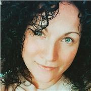 Laureata in Scienze politiche e attrice amatoriale, impartisce lezioni private di conversazione e grammatica inglese/spagnolo da livello A1 a B2. Disponibile anche per recitazione, preparazione tesine ed esposizione orali